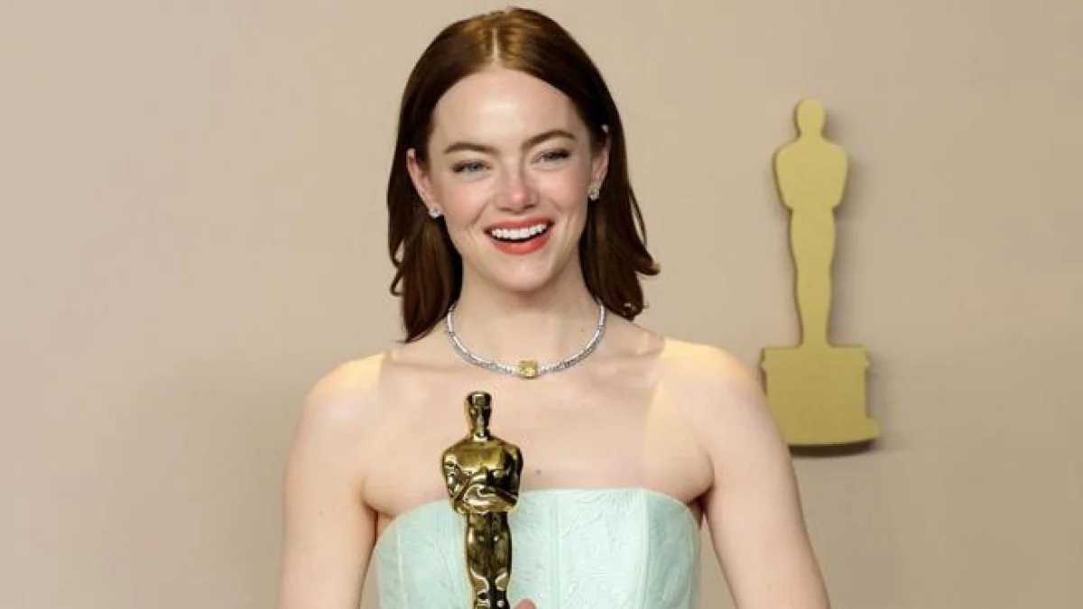 Emma Stone: como a atriz ganhou 7 kg de músculos para Bugonia e mantém o equilíbrio com Ashwagandha e alimentação simples