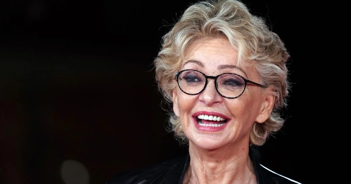 Morre Enrica Bonaccorti, ícone da televisão italiana, aos 76 anos após batalha contra câncer de pâncreas