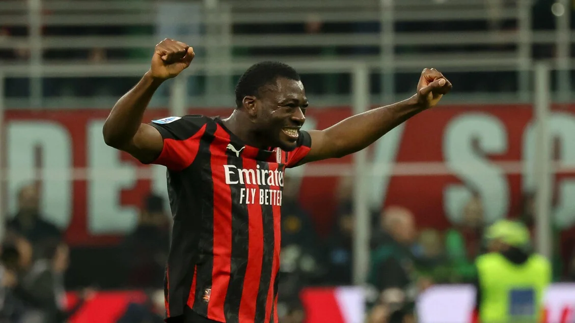 Estupiñán decide o derby: Milan encurta distância e fica a -7 da Inter