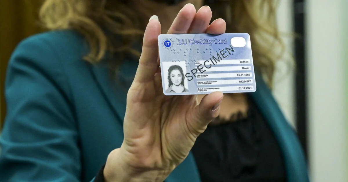 EU Disability Card passa a valer para o voto assistido no referendo: regras e procedimentos para os eleitores com deficiência