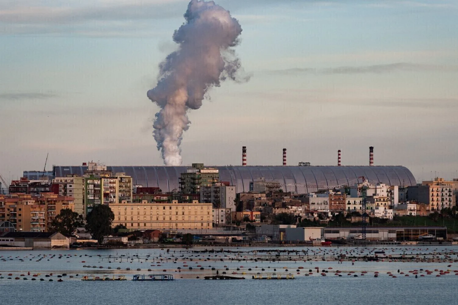 Ex-Ilva: Flacks sob escrutínio enquanto Jindal reaparece com proposta que reacende debate sobre empregos e abastecimento