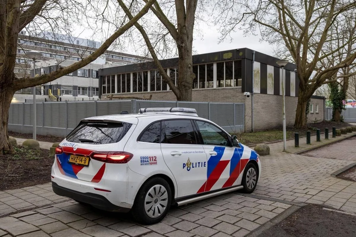 Explosão em escola ebraica em Amsterdam: investigações apontam ação deliberada contra comunidade