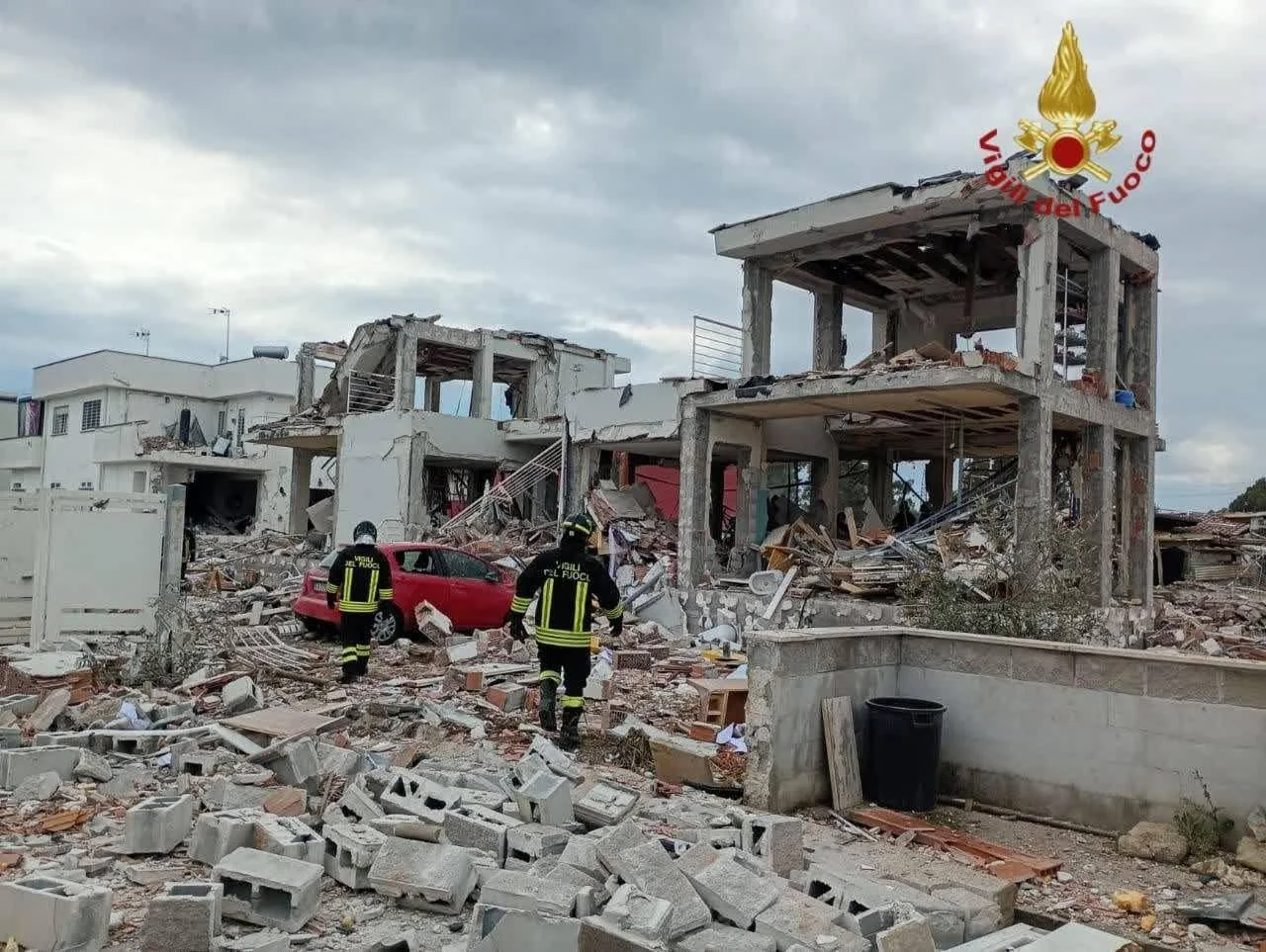 Explosão em Piana del Sole: duas pessoas gravemente feridas e cerca de 70 evacuados
