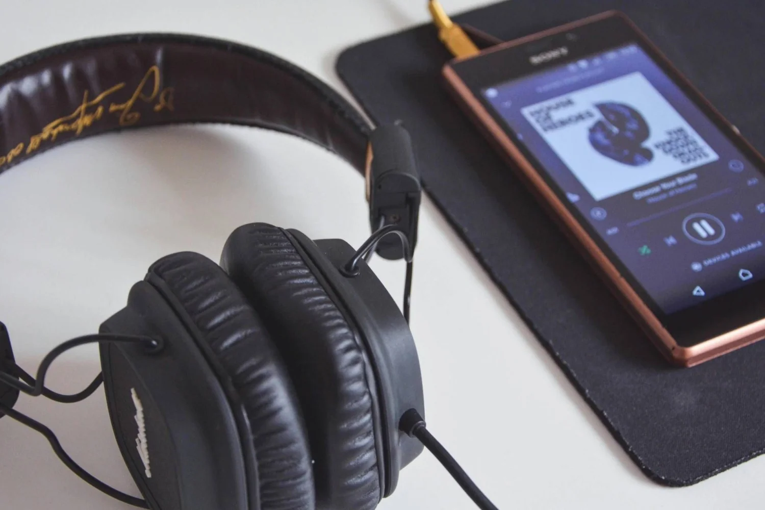 Fones de ouvido são retirados de lojas europeias após estudo da UE identificar substâncias tóxicas