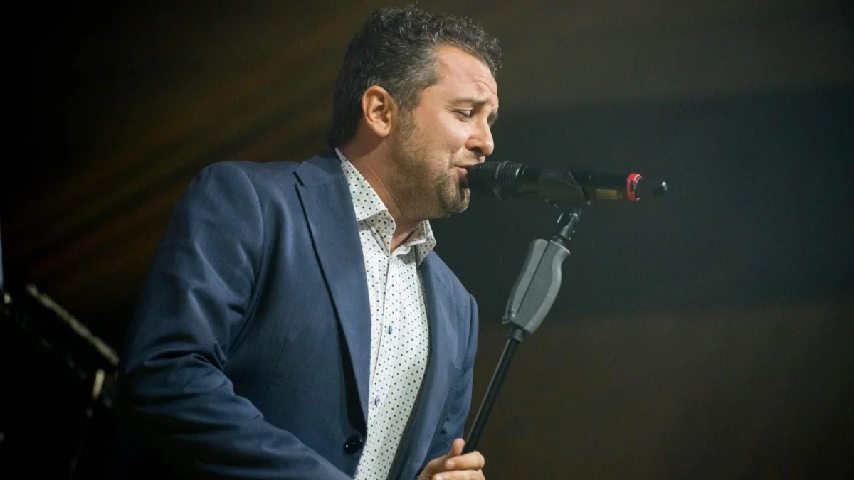 Gabriele Riva: a política e a música como refúgio e esperança para voltar à superfície
