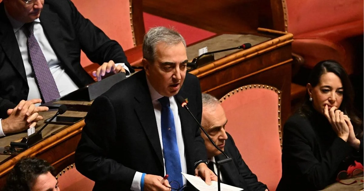 Gasparri renuncia à liderança de Forza Italia no Senado após carta de 14 senadores
