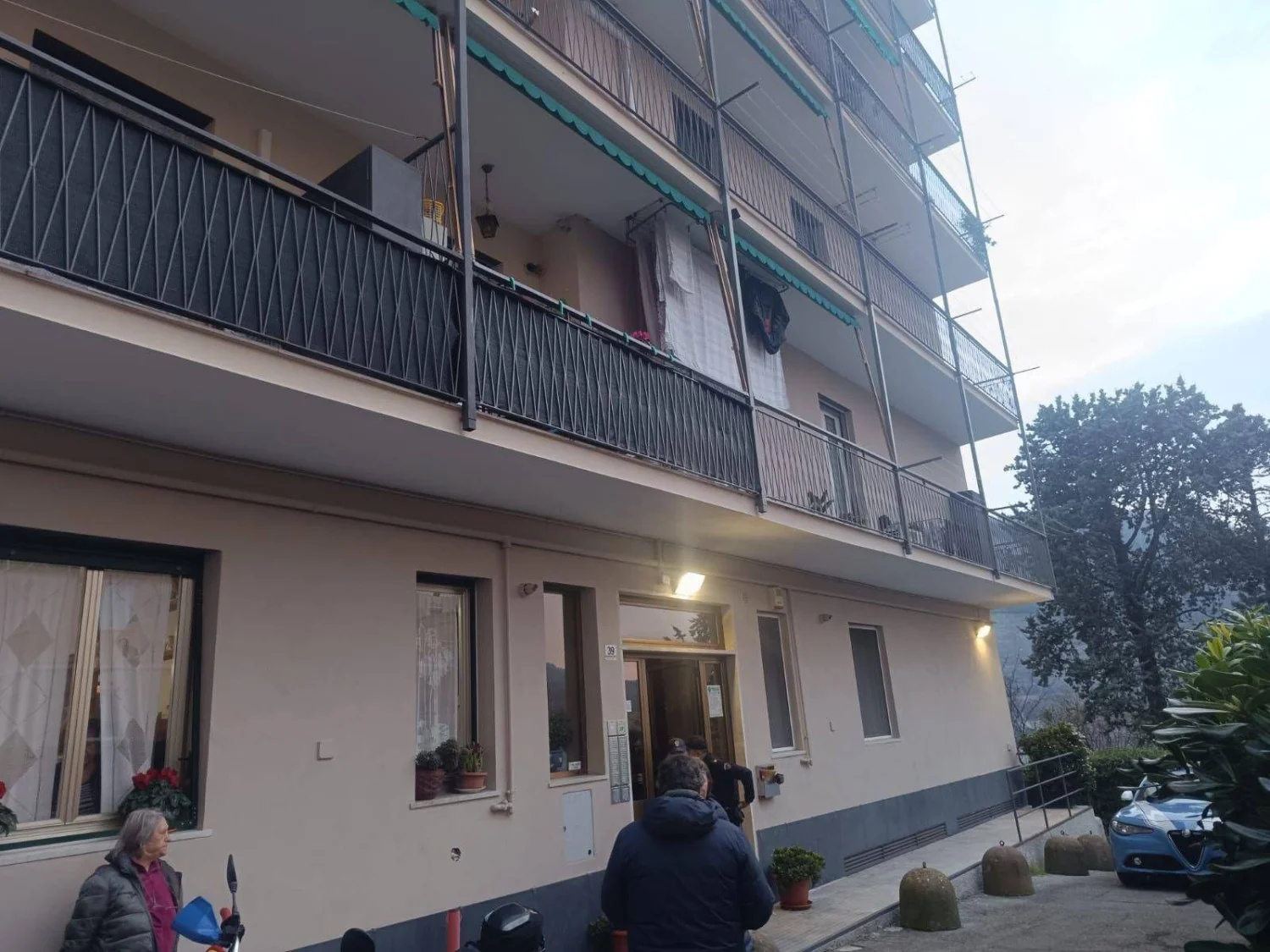 Gênova: mulher de 86 anos encontrada morta a facadas; filho de 52 anos é preso