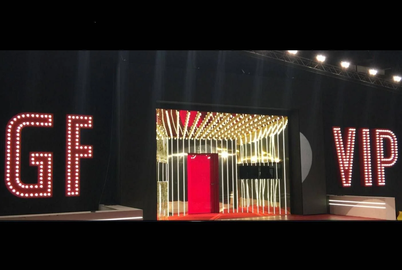 Concorrentes do GF Vip terão 'licença de saída' para votar no referendo, mas escolta acompanha saída