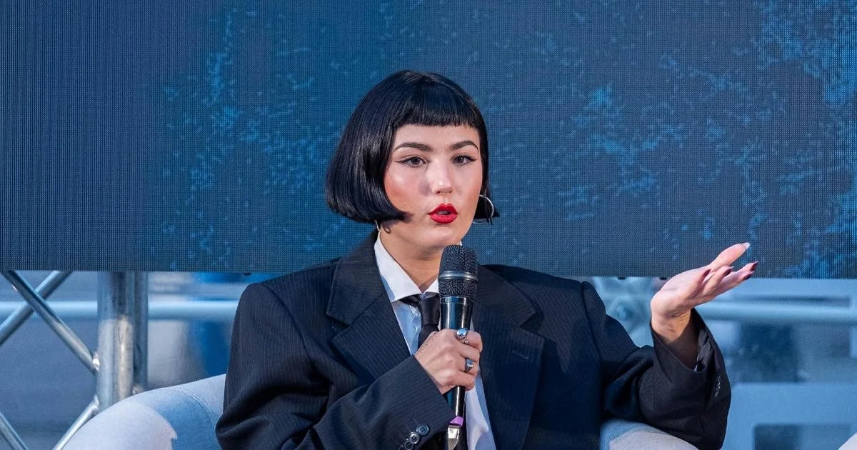 Giorgia Soleri esclarece: não estou grávida, minha barriga é sinal de endometriose
