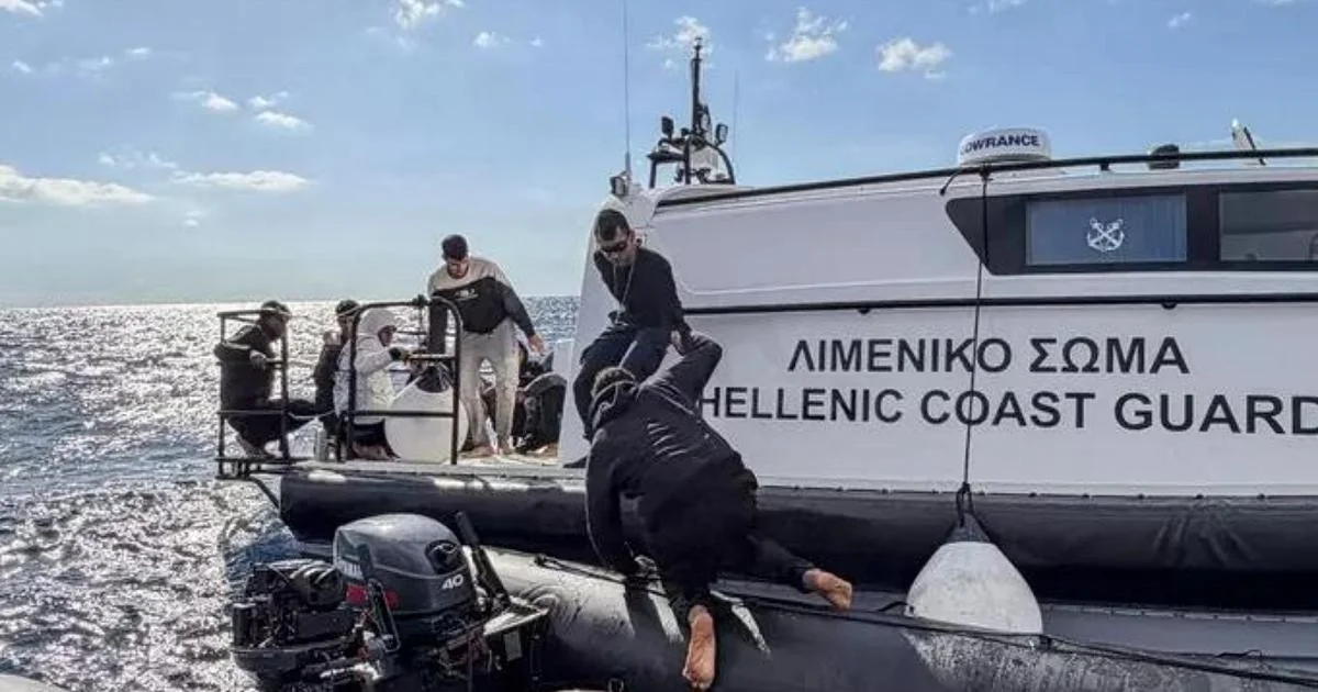 Grécia: 22 migrantes mortos após seis dias à deriva no Mar Mediterrâneo, dizem sobreviventes