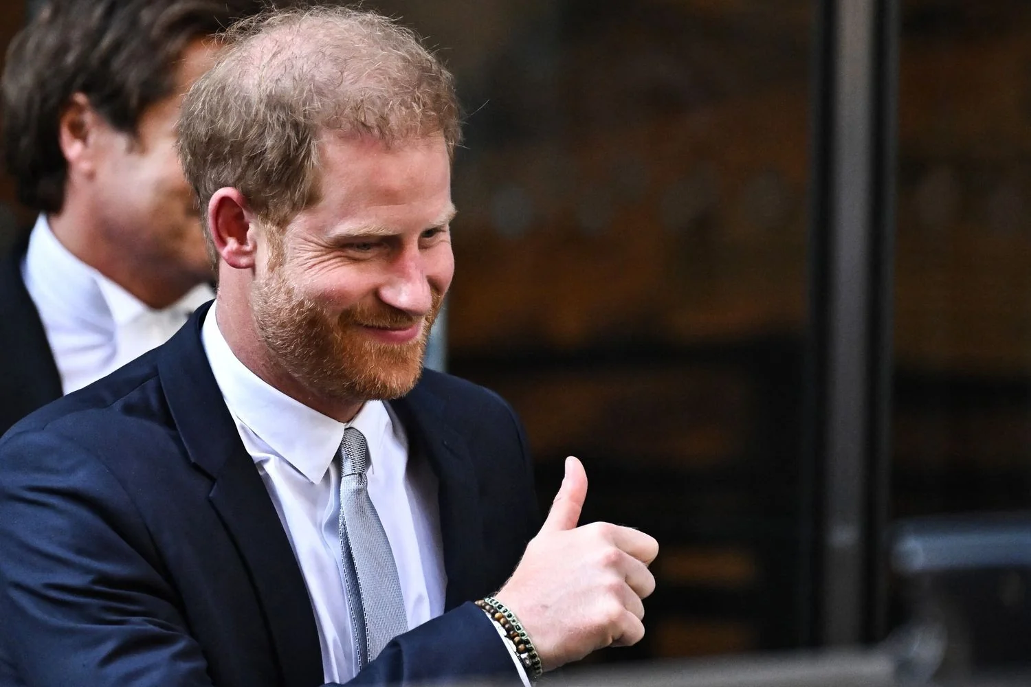 Harry planeja levar Archie e Lilibet ao Reino Unido em sinal de aproximação com o Rei Carlos
