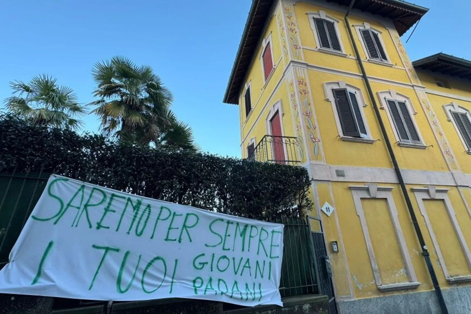 Lega e jovens padanos homenageiam Umberto Bossi em Gemonio: 'Per sempre figli tuoi' e suspensão de eventos