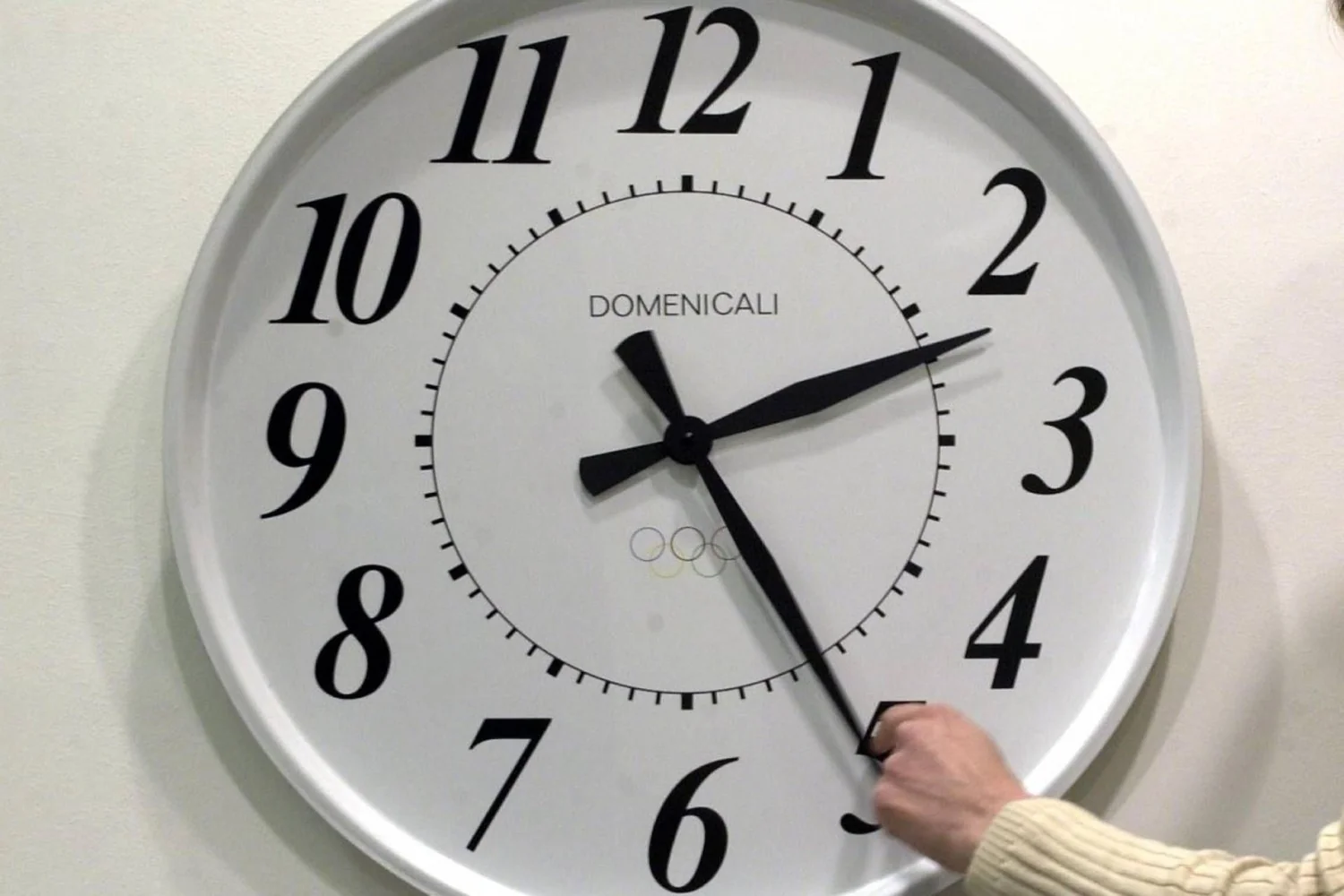 Hora legal 2026: confira quando adiantar os relógios e impactos da mudança