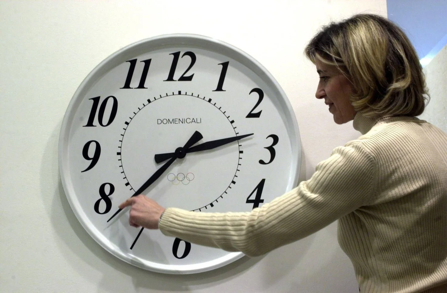 Mudança para a hora legal eleva risco de infartos, acidentes de trabalho e trânsito, dizem estudos