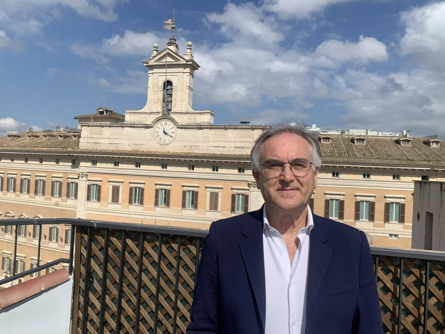 Estreito de Hormuz: tempestade nos preços que já atinge logística, empresas e famílias italianas