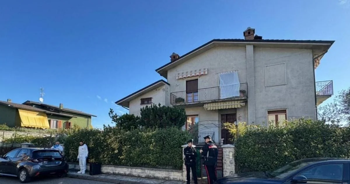 Idoso de 85 anos encontrado morto em Piacenza: esposa e filho são presos por sequestro, maus-tratos e homicídio