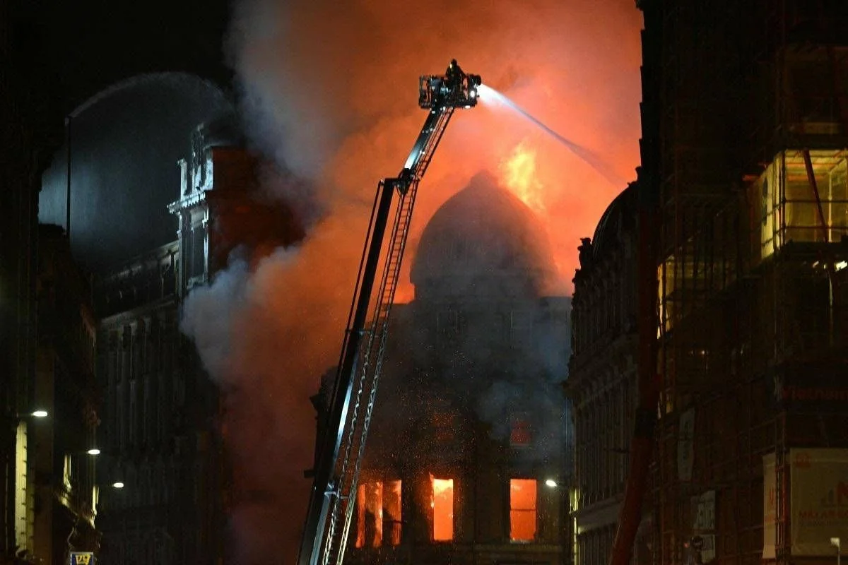 Enorme incêndio em Glasgow fecha Glasgow Central e causa colapso parcial de prédio histórico