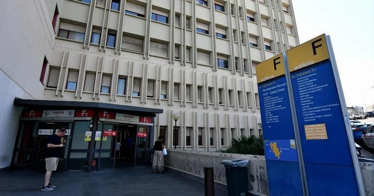 Incêndio no Hospital Cannizzaro, em Catania: Bombeiros atuam após fumaça no nono andar