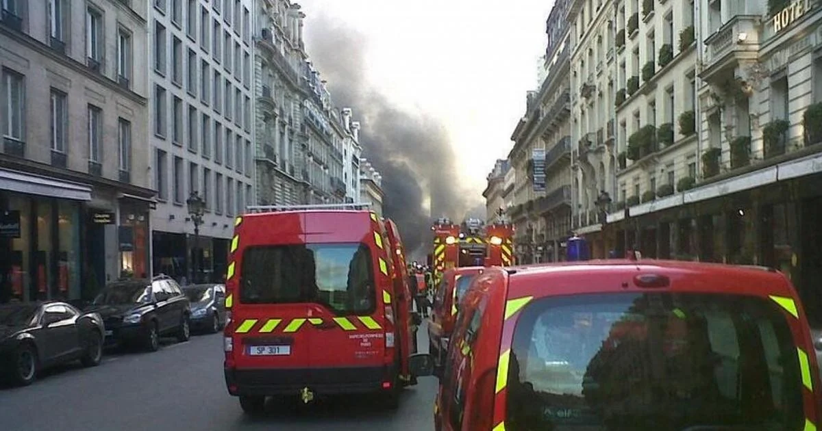 Incêndio no Hotel Bristol, a metros do Palácio do Eliseu: 400 evacuados e operação sob controle