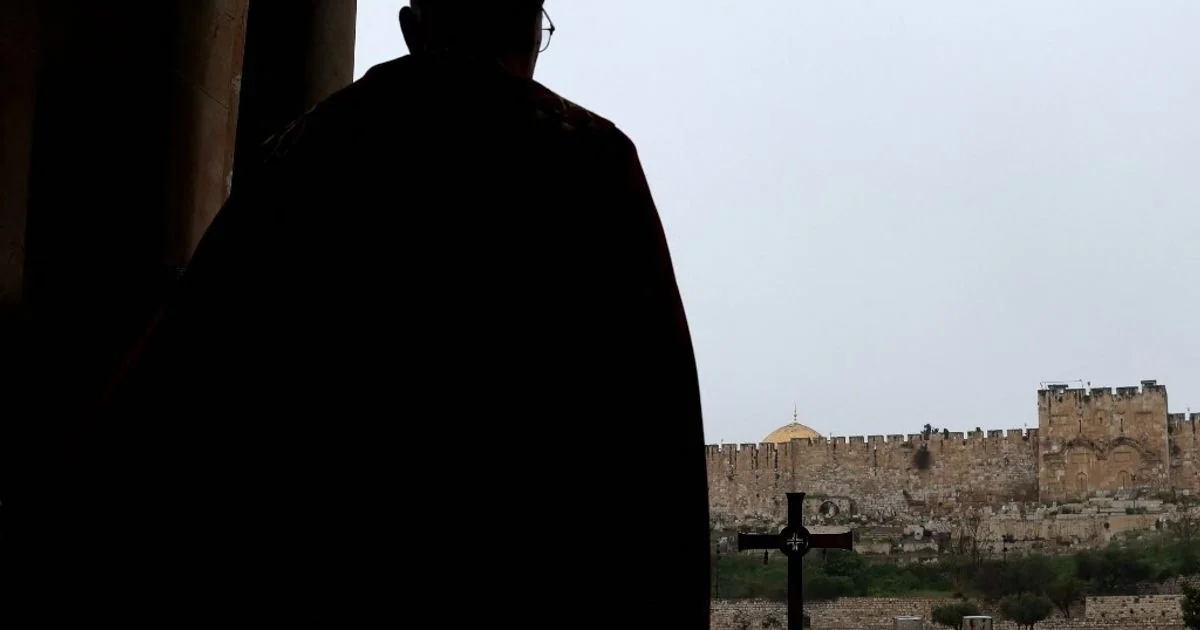 Israel admite falha na gestão do acesso ao Santo Sepulcro e garante acordo para celebrações limitadas da Páscoa