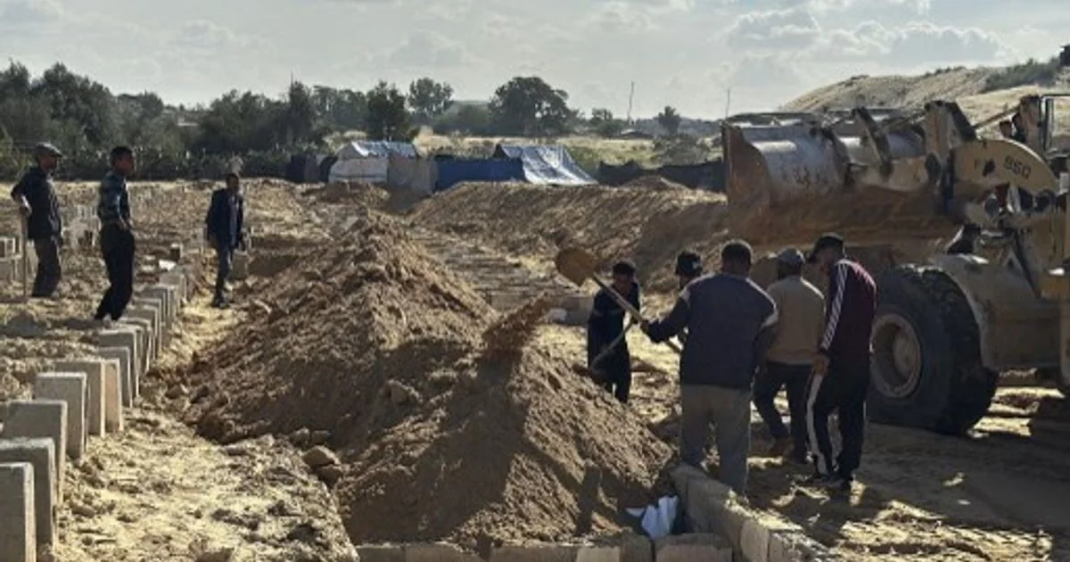 Fossa comum em Kericho: 25 crianças entre os 32 corpos exumados balançam a estabilidade social do Quênia