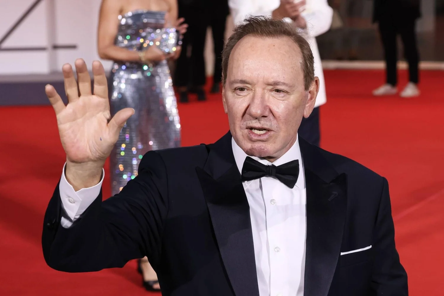 Kevin Spacey evita novo julgamento em Londres após acordo extrajudicial com três acusadores