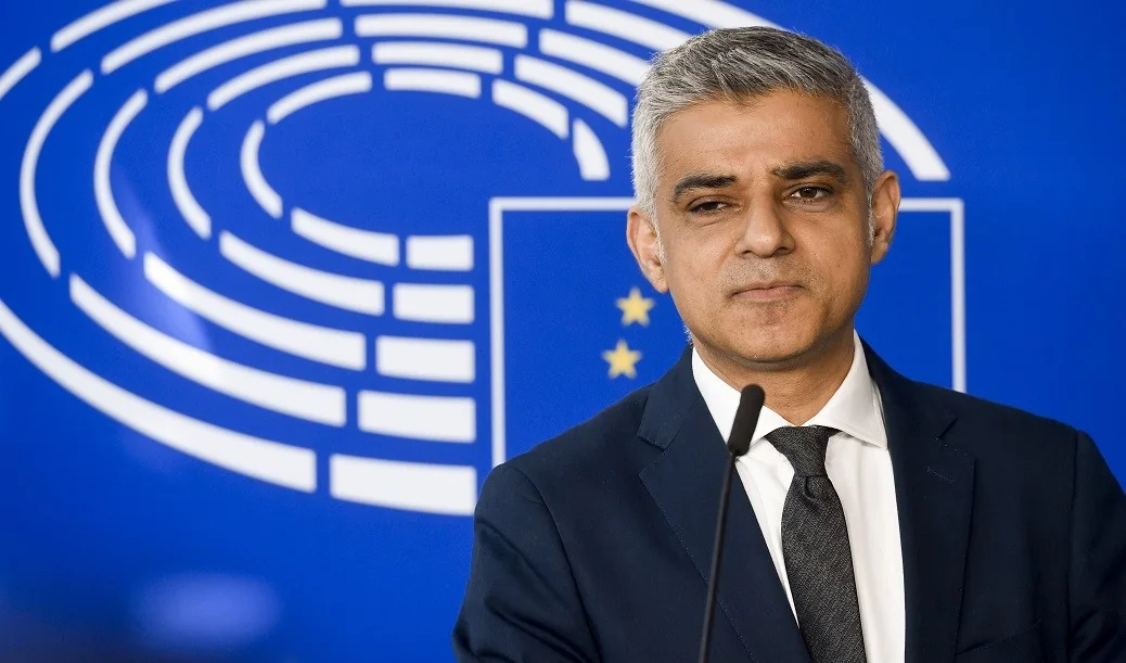Khan pressiona Starmer: promessa de retorno à UE sem novo referendo