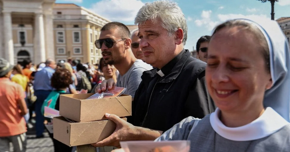 Konrad Krajewski, o 'cardeal dos pobres', deixa a Elemosineria após 13 anos e é nomeado arcebispo de Łódź
