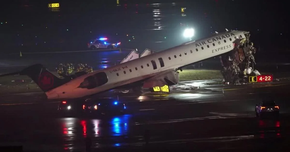 LaGuardia: Colisão entre avião da Air Canada e caminhão na pista causa duas mortes