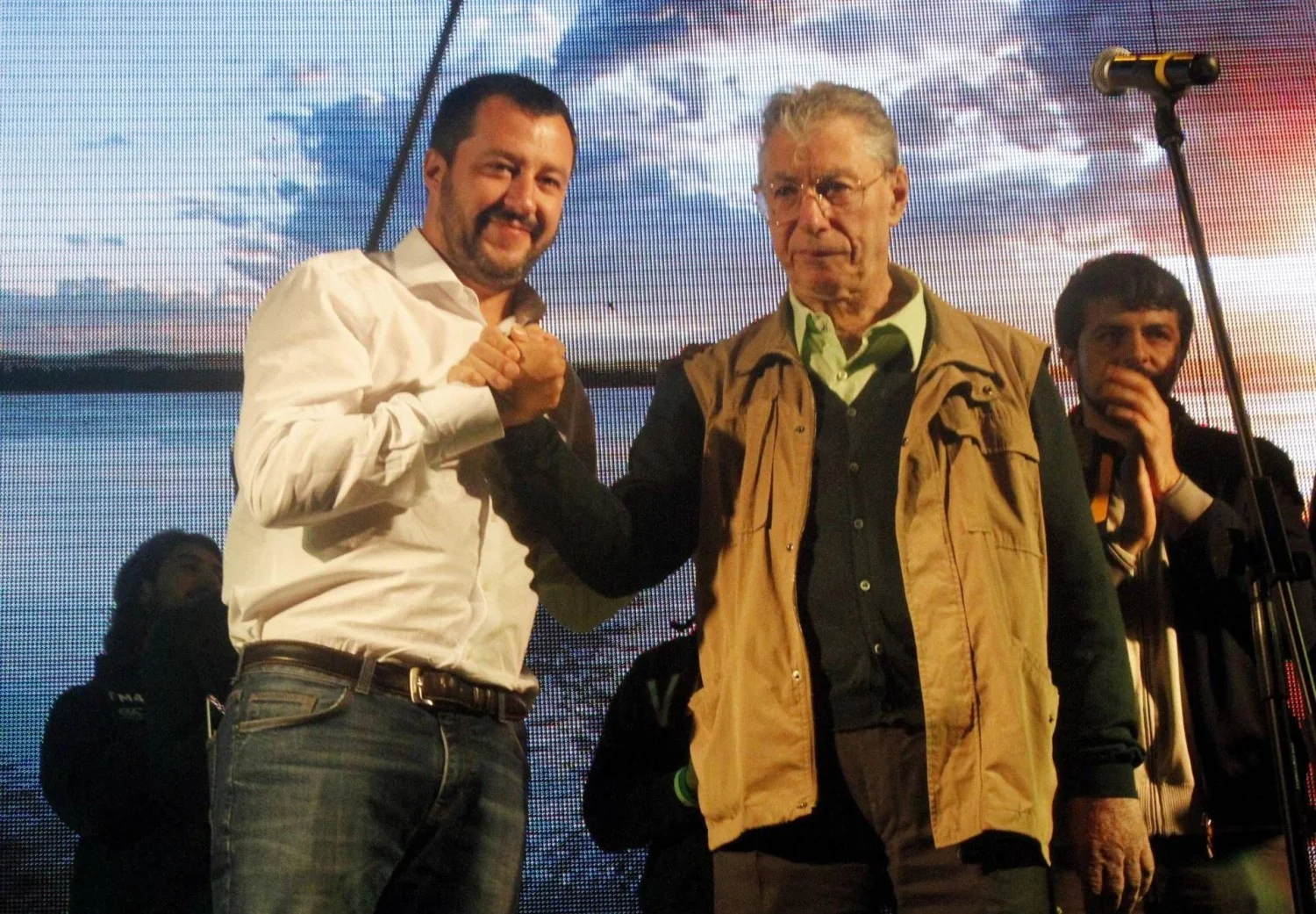 Lega anula todos os eventos após morte de Umberto Bossi; funerais serão em Pontida