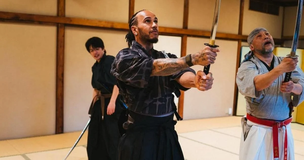 Lewis Hamilton adota ritual samurai: treina com o mestre de Kill Bill antes do GP do Japão