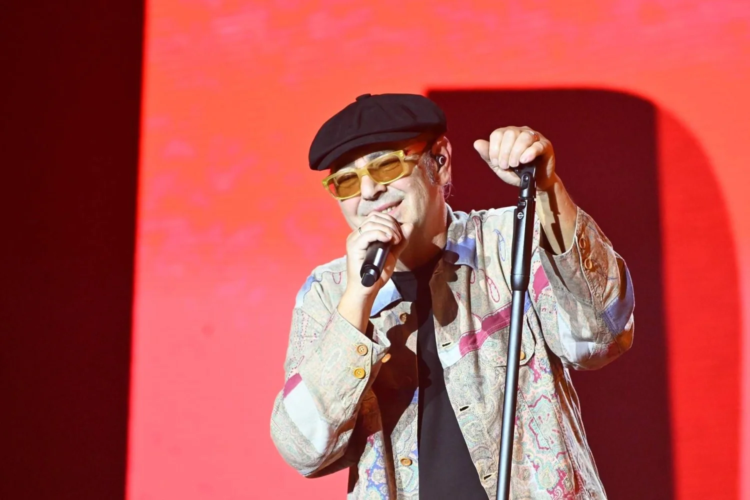 Luca Carboni reencanta Roma no Palazzo dello Sport: rito de renascimento e dueto surpresa com Tommaso Paradiso