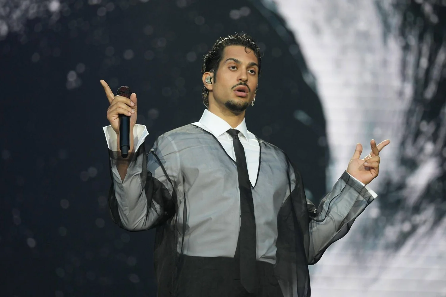 Mahmood anuncia mudança para a Espanha: busca liberdade e nova inspiração longe da fama
