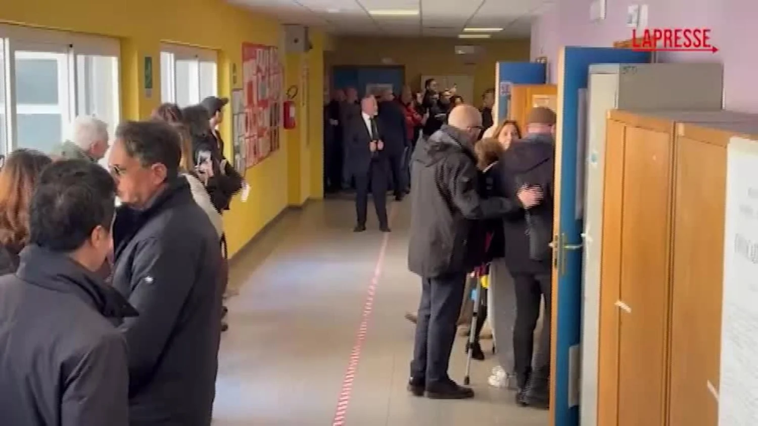 Mattarella vota em Palermo: Presidente comparece ao referendo sobre a Justiça