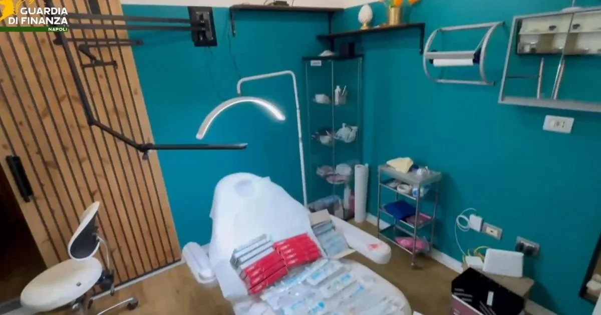 Medicina estética ilegal: 8 falsos médicos denunciados em Nápoles após operações em TikTok