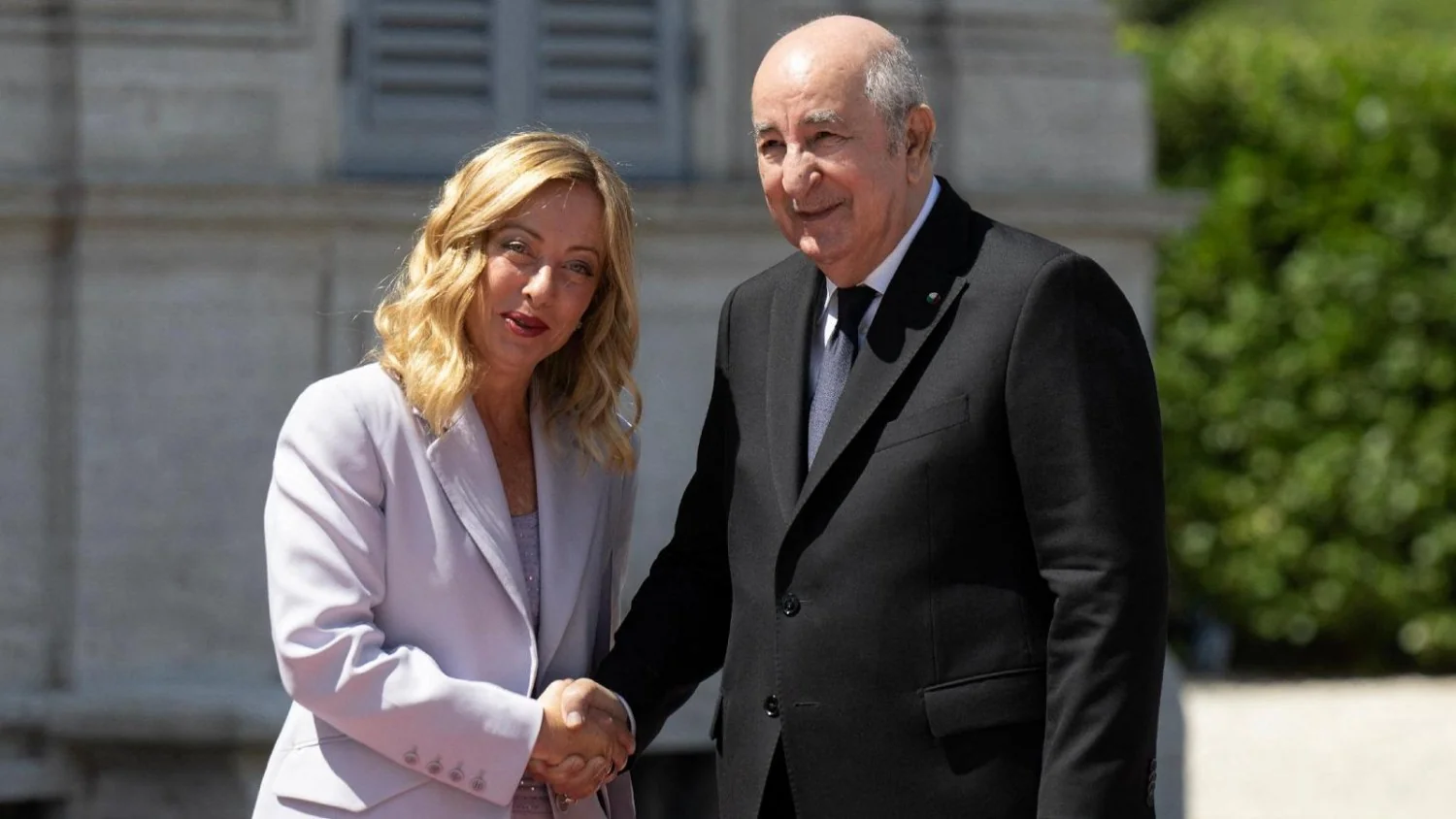 Meloni em Argel hoje: encontro com Tebboune foca em gás, energia e Plano Mattei
