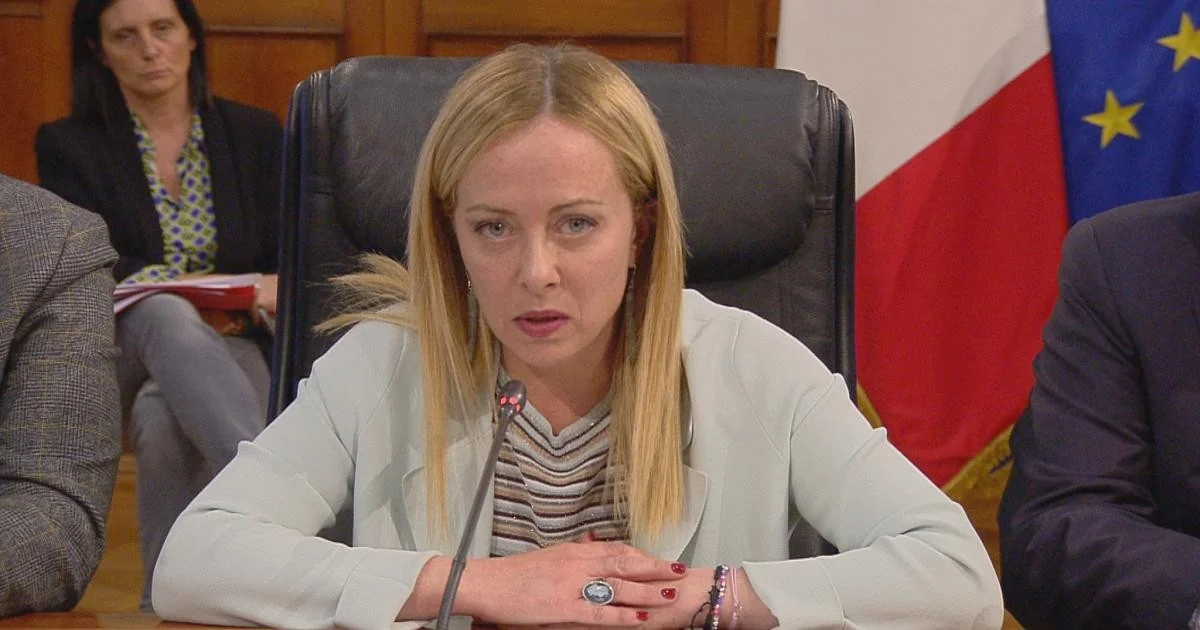 Meloni assume o Turismo em interim e blinda setor estratégico após saída de Santanchè