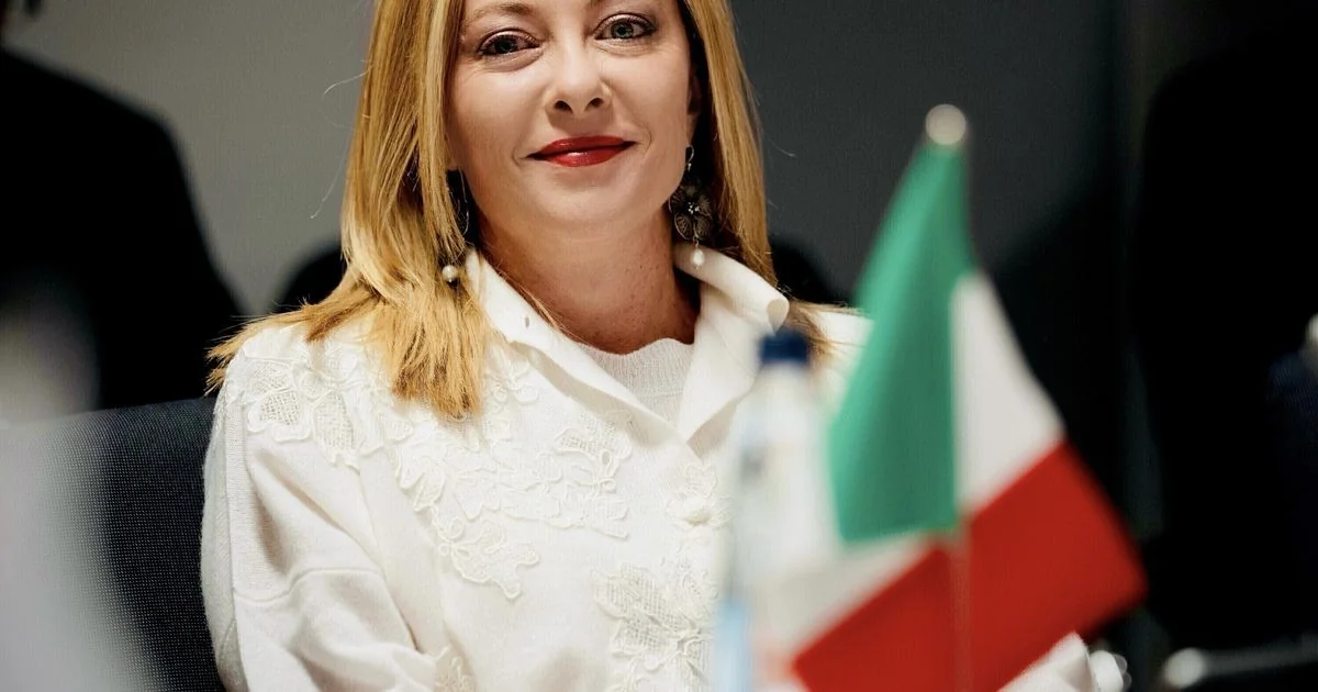 Meloni no 8 de Março: "Nenhuma mulher deve escolher entre liberdade, trabalho e família"