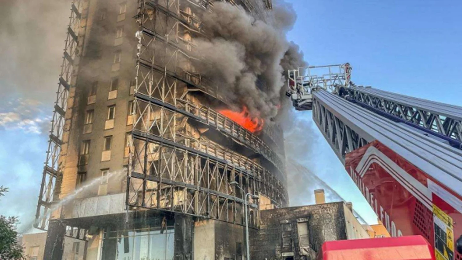 Milão: 9 condenados pelo rogo da Torre dei Moro; penas chegam a 3 anos