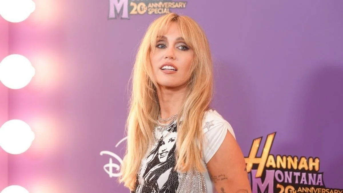 Miley Cyrus volta a ser Hannah Montana aos 33 anos: doc celebra 20 anos da série e convoca a nostalgia coletiva