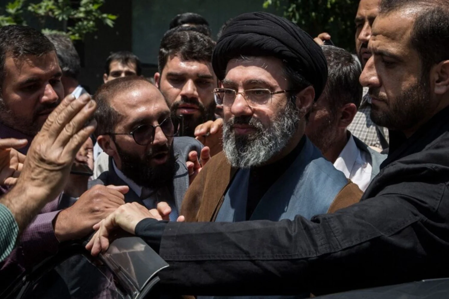 Mojtaba Khamenei usa VPN nos Países Baixos e expõe paradoxo do regime no X