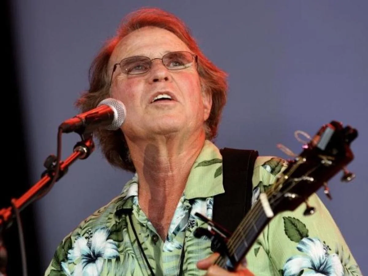 Morre Country Joe McDonald, ícone da música de protesto e voz de Woodstock