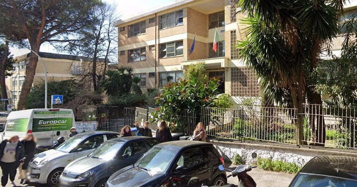 Mulher é encontrada morta dentro do Liceo Vivona em Roma; investigação aponta possível suicídio