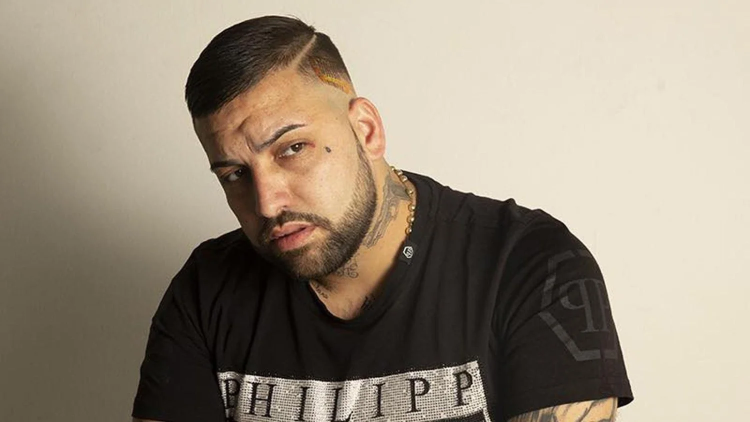 Niko Pandetta volta a Rebibbia no dia do aniversário após uso de redes sociais, decide o Tribunale di Sorveglianza