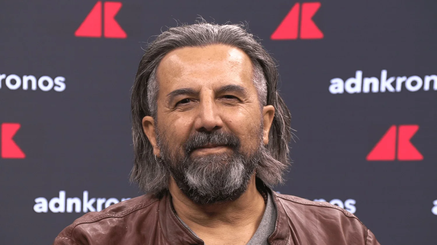 Omar Pedrini volta ao teatro: “Saber viver hoje é um ato revolucionário”