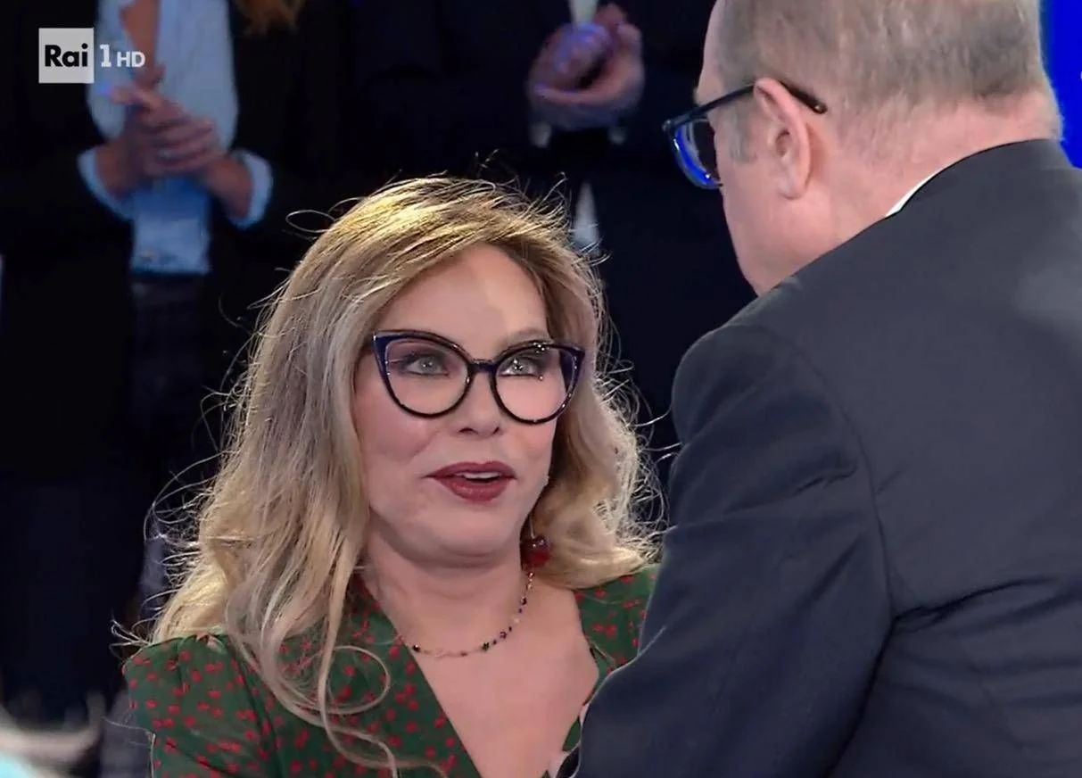 Ornella Muti e Carlo Verdone: sussurro íntimo em Domenica In emociona e traz lembranças de Eleonora Giorgi