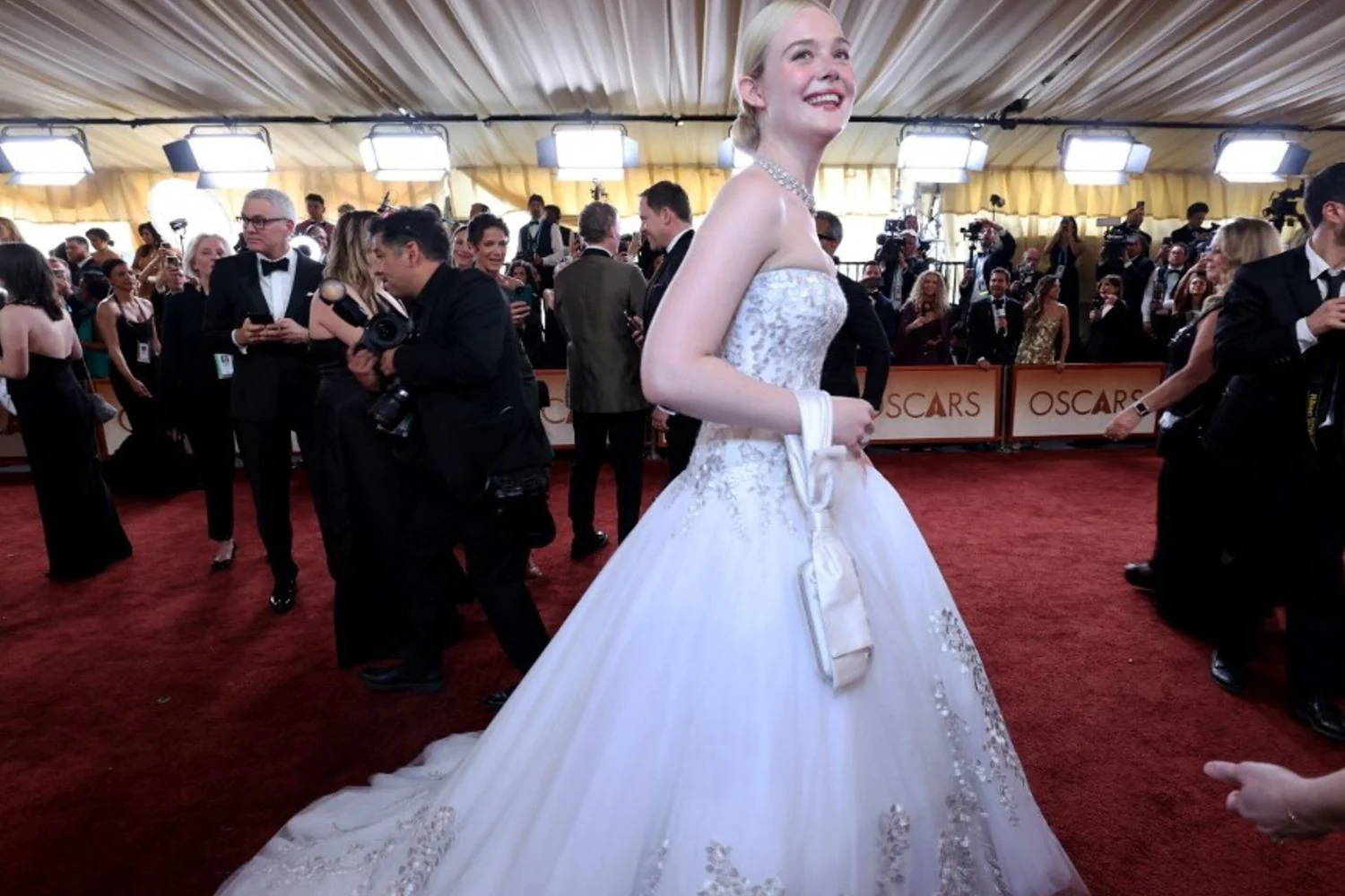 Os Oscars da Elegância: Jessie Buckley domina o tapete vermelho em noite de cores primaveris