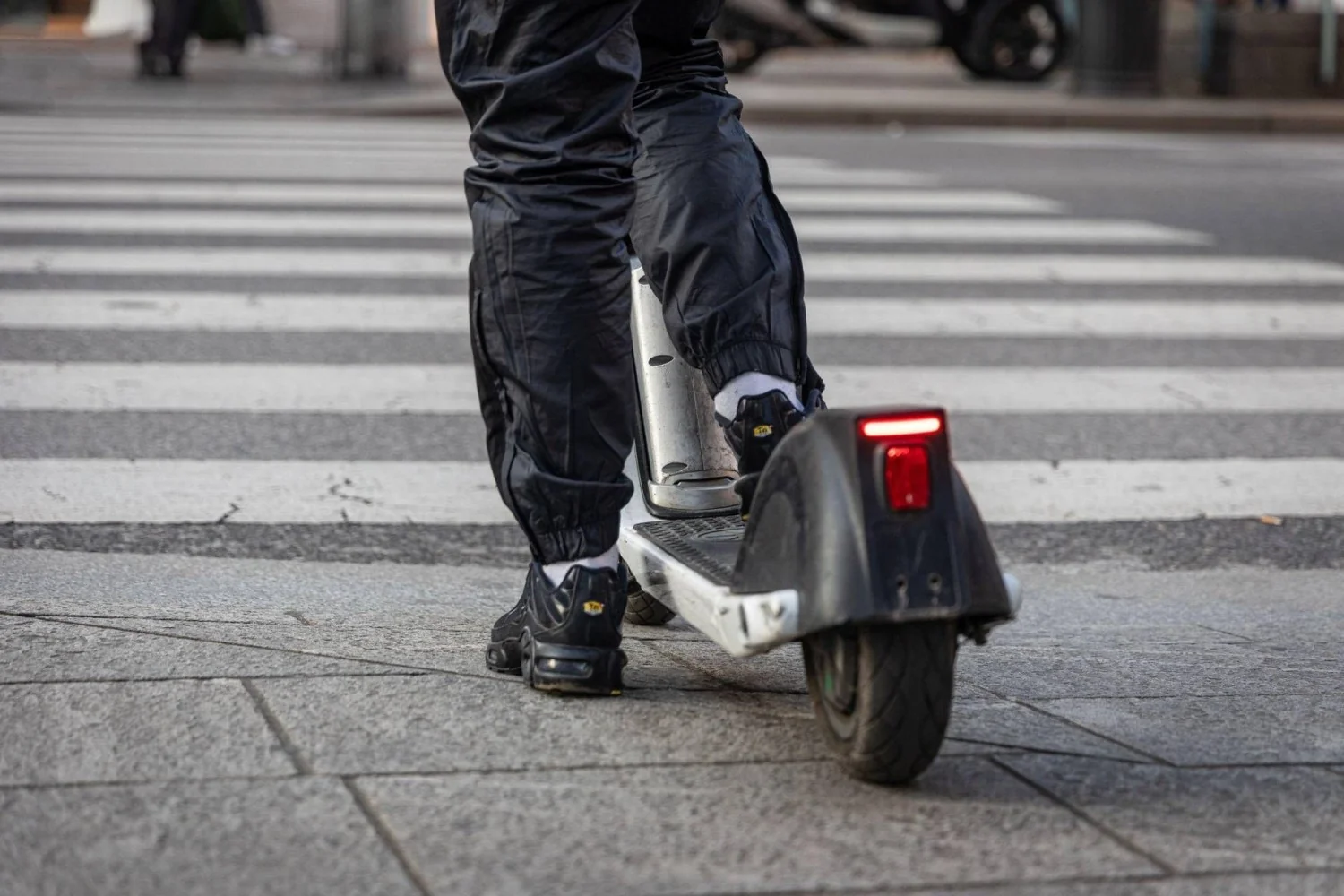 Patinetes elétricos: placa e seguro obrigatórios na Itália a partir de 16/05/2026