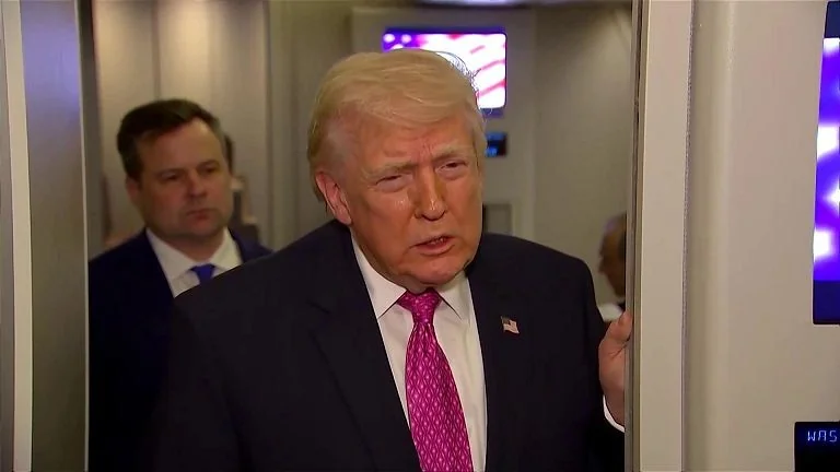 Petroleira russa sancionada chega a Cuba em movimento estratégico; Trump minimiza impacto