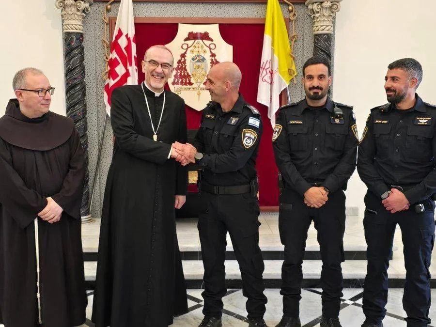 Pizzaballa obtém acesso simbólico ao Santo Sepulcro amid restrições de segurança